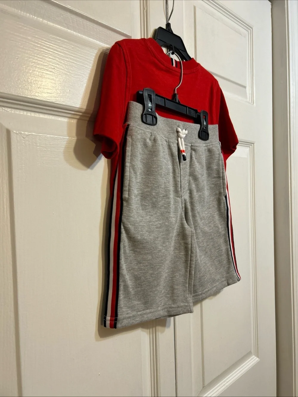 NWT Tommy Hilfiger Boys Size 5 Short Sleeve T-Shirt & Shorts 2pc Set Red Gray Bl